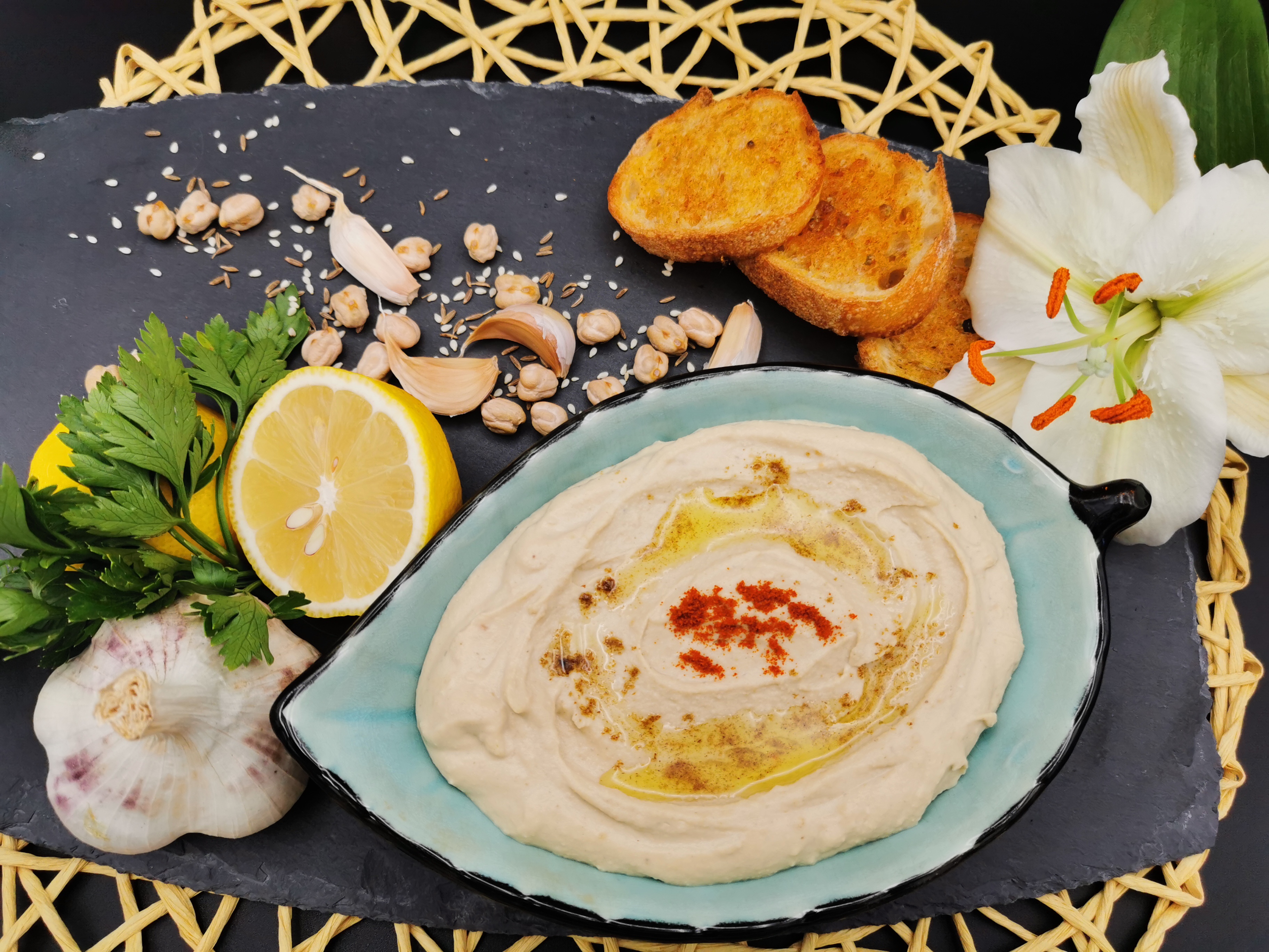HOUMOUS